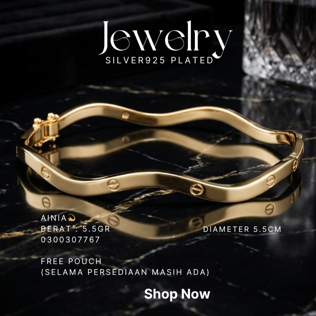 Gelang perak 925 model Ainia bangle warna gold bergelombang dengan motif baut di atas marmer